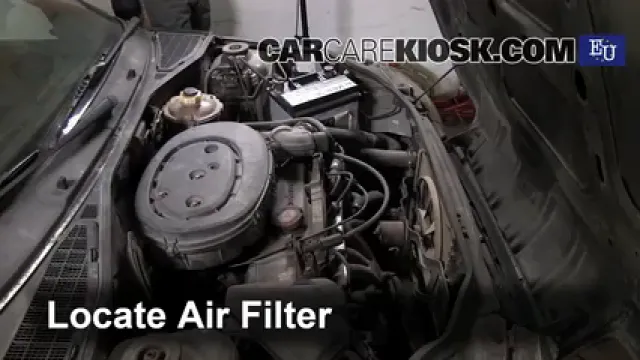 1992 Renault Clio RT 1.4L 4 Cyl. Filtre à air (moteur) Changement